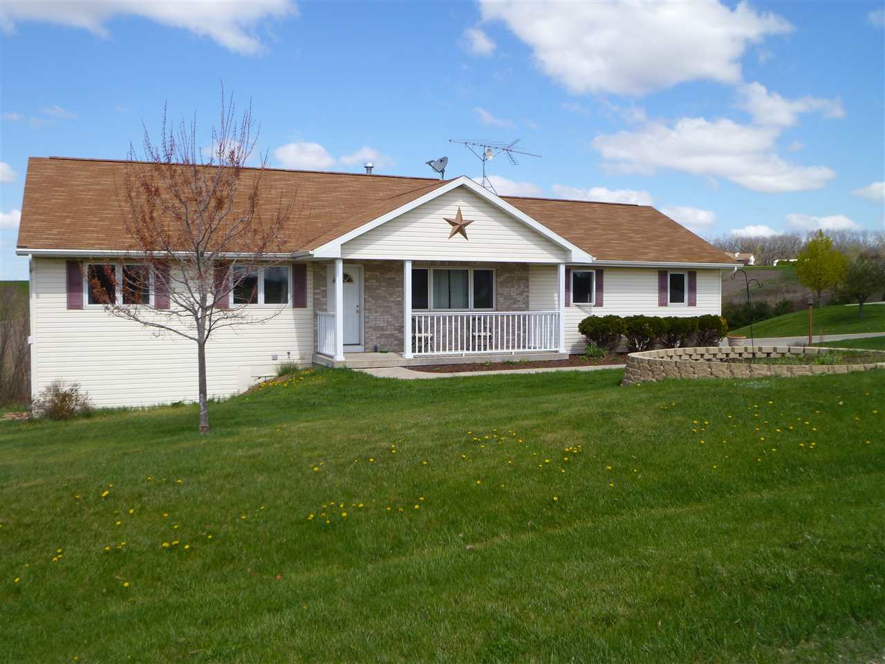 n8207 Holly Lane, Belleville, WI 53508 photo 1