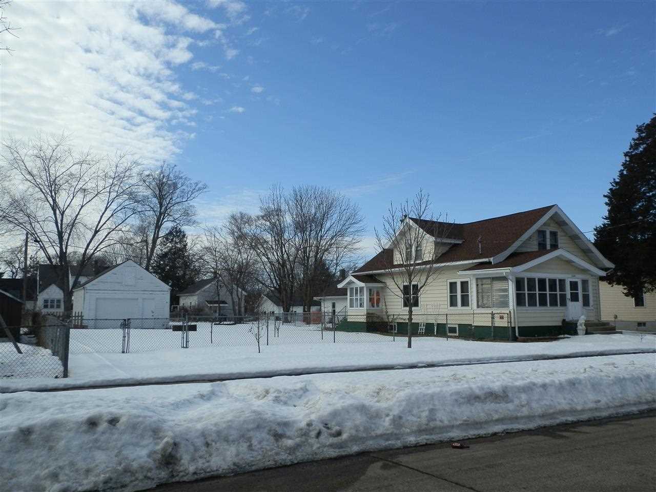 1220 Moore St, Beloit, WI 53511 photo 1