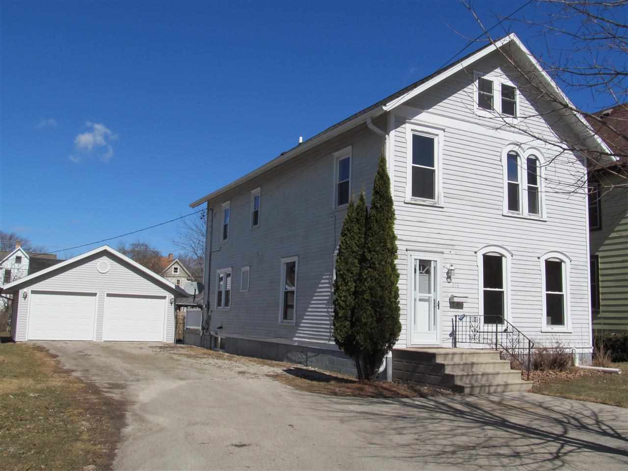 216 E Maple Ave, Beaver Dam, WI 53916 photo 1