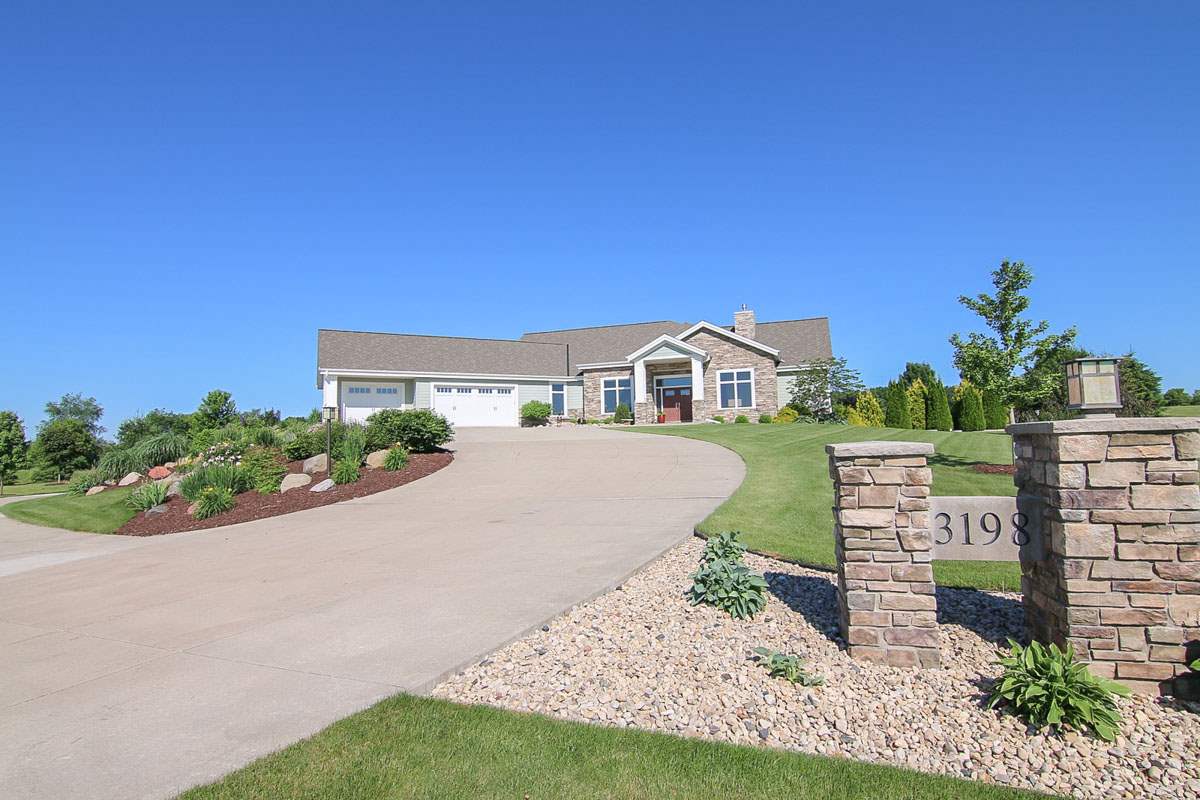 3198 Castleton Xing, Sun Prairie, WI 53590 photo 1