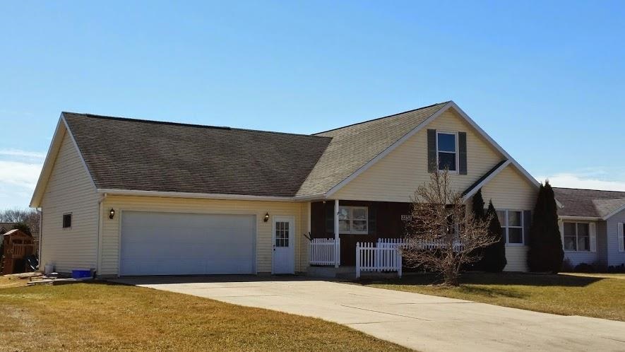 2232 Parkmeadow Dr, Beloit, WI 53511 photo 1