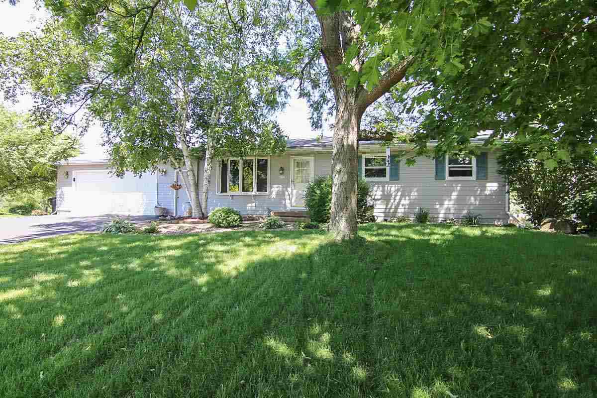 966 Ash Ln, Stoughton, WI 53589 photo 1