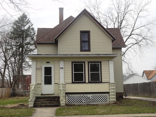 718 10th St, Beloit, WI 53511 photo 1