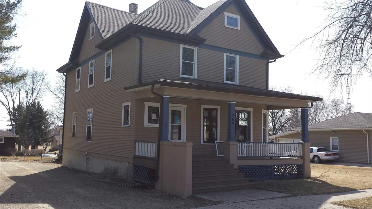 209 Garfield Ave, Reeseville, WI 53579 photo 1