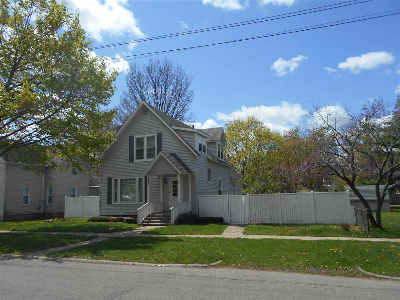 828 8th St, Beloit, WI 53511 photo 1