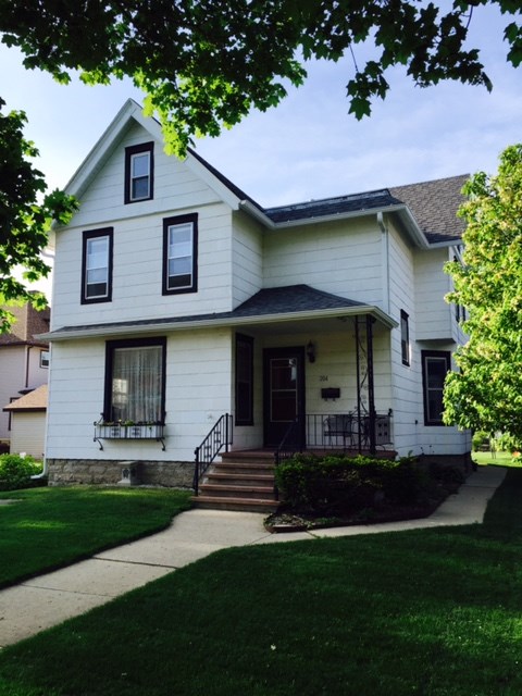 204 E Maple Ave, Beaver Dam, WI 53916 photo 1