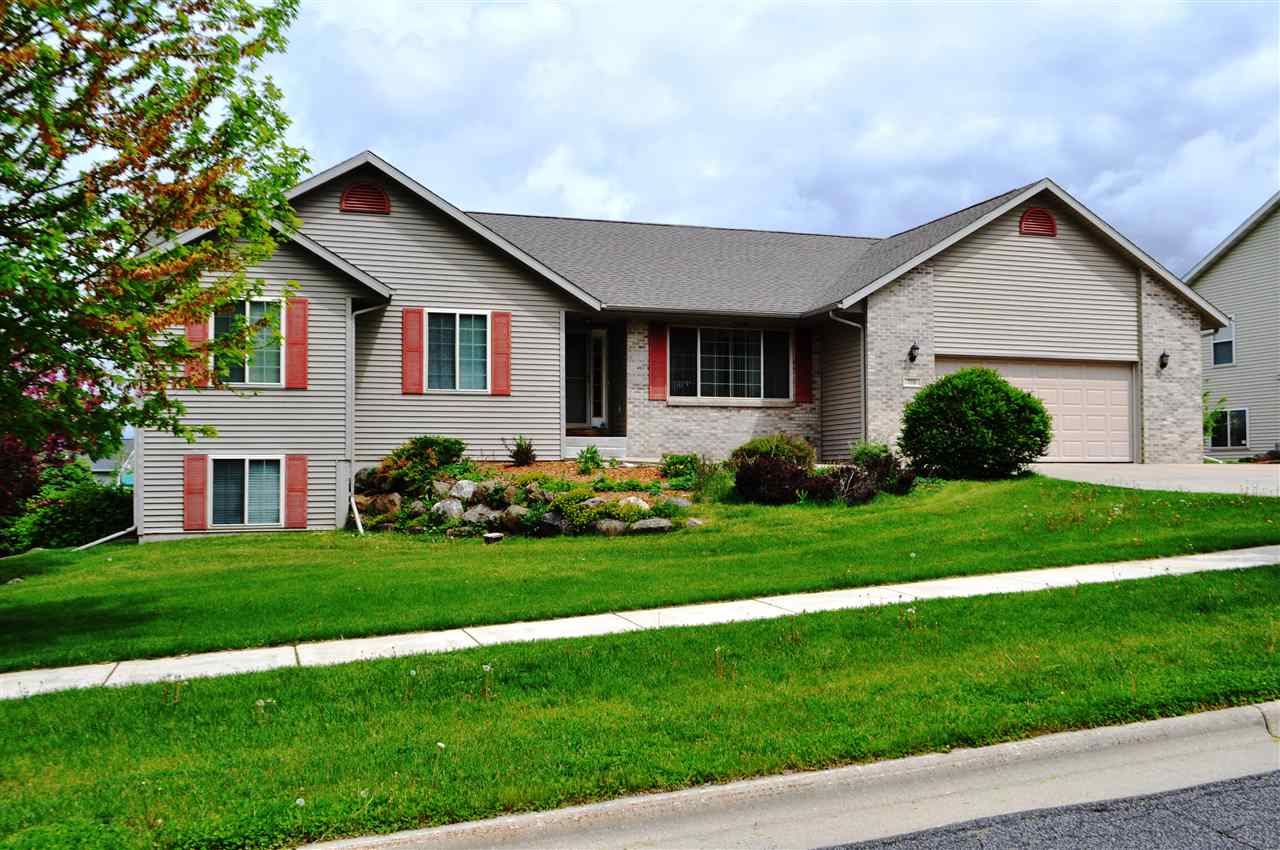 718 Links Dr, Poynette, WI 53955 photo 1