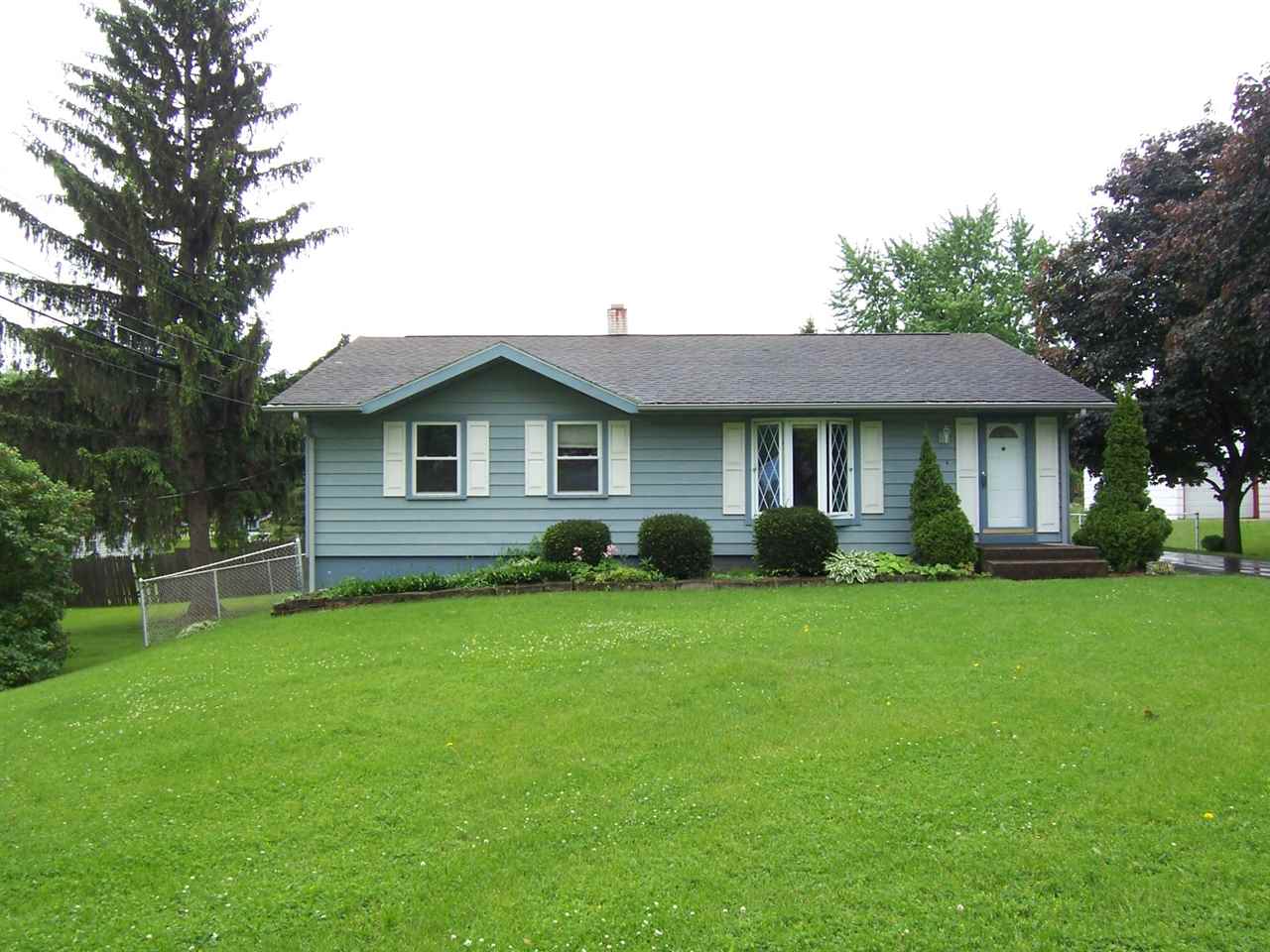 2114 Fairview Dr, Beloit, WI 53511 photo 1