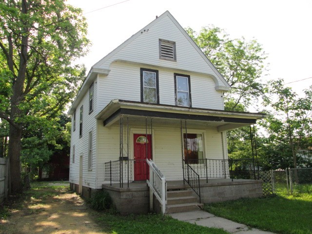 1043 Vine St, Beloit, WI 53511 photo 1