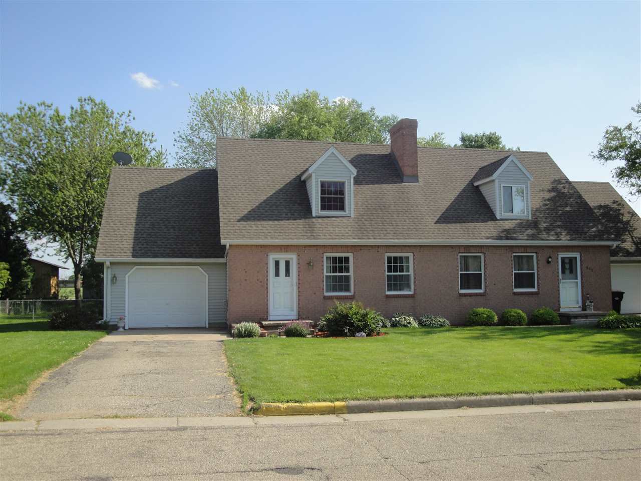 521 Jefferson St, De Forest, WI 53532 photo 1