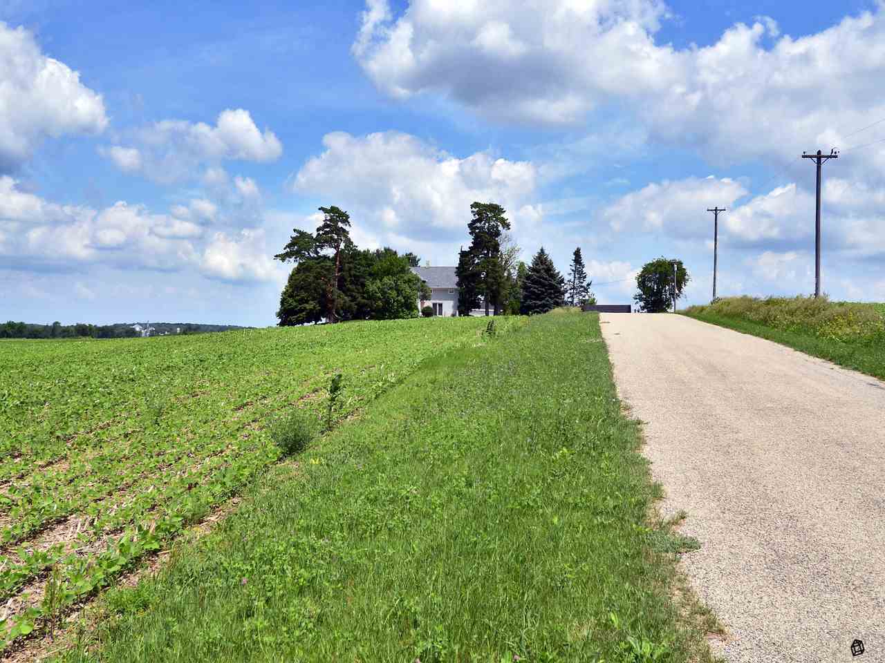 1974 Leslie Rd, Stoughton, WI 53589 photo 1