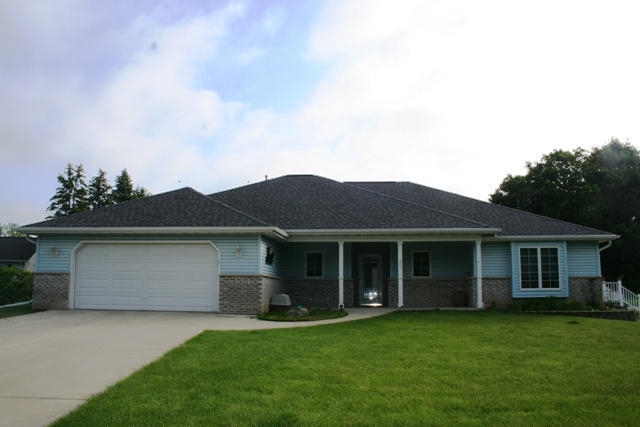 201 Garnet Cir, Reeseville, WI 53579 photo 1