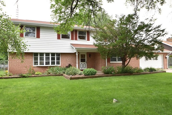 887 Petunia Ln, Beloit, WI 53511 photo 1