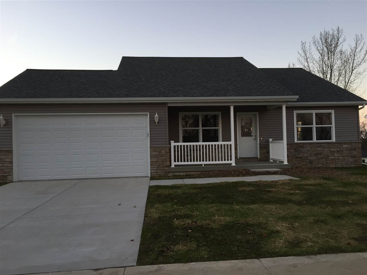 650 N Main St, Fall River, WI 53932 photo 1