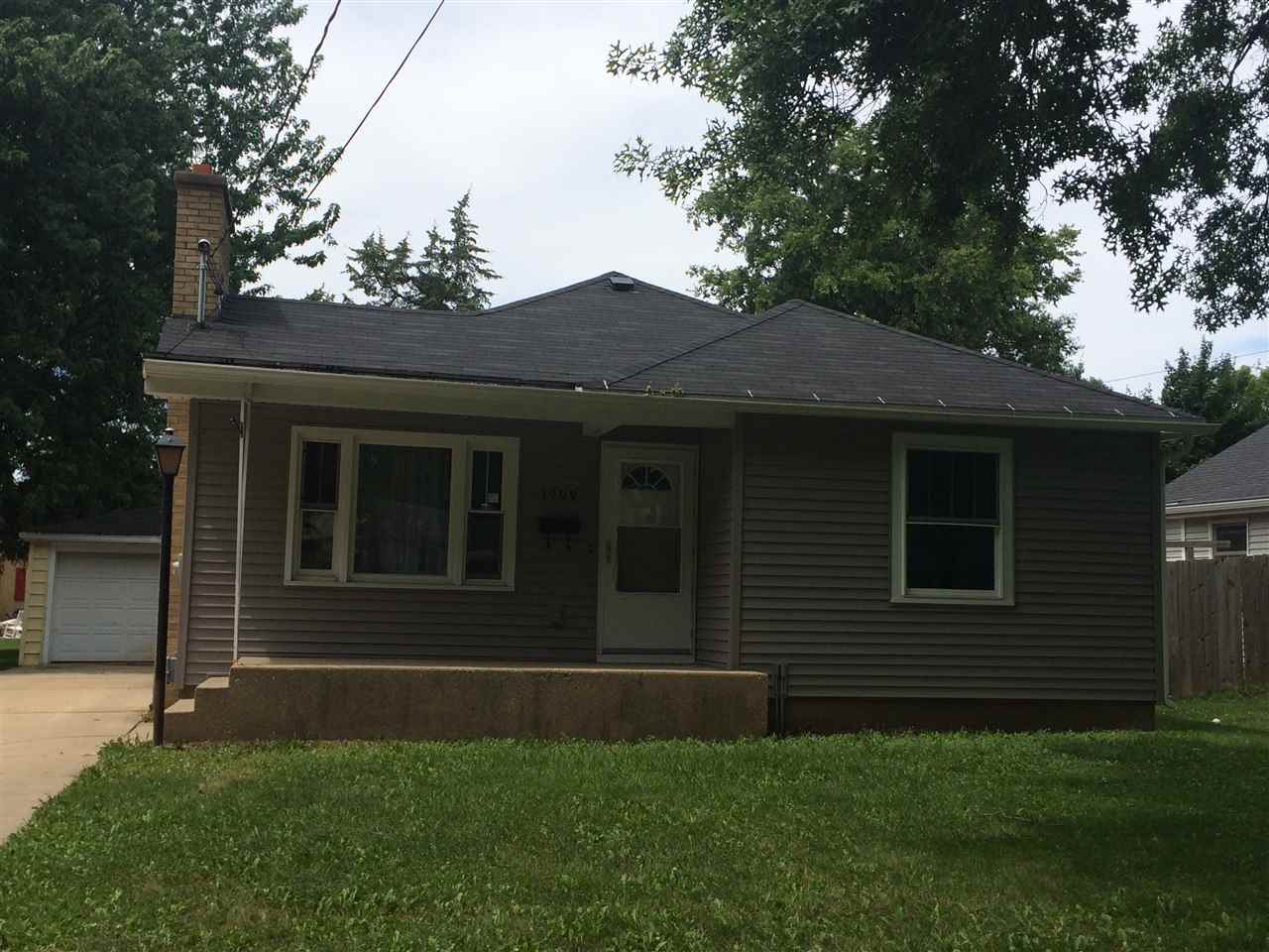 1909 13th Ave, Monroe, WI 53566 photo 1