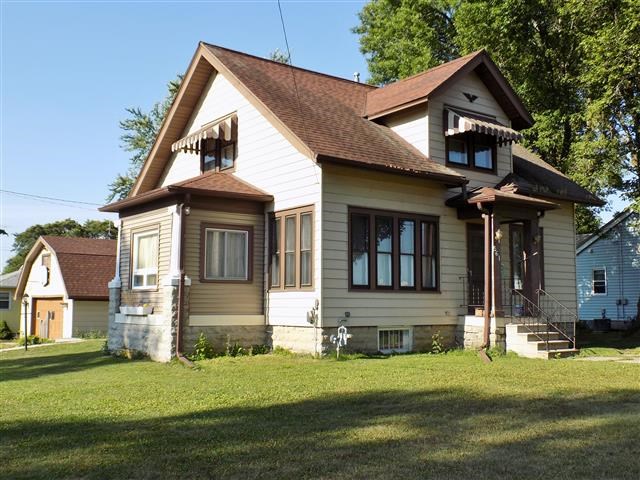 561 Hall St, Ripon, WI 54971 photo 1