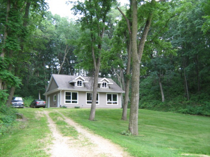 9659 E Perry Center Rd, Mount Horeb, WI 53572 photo 1