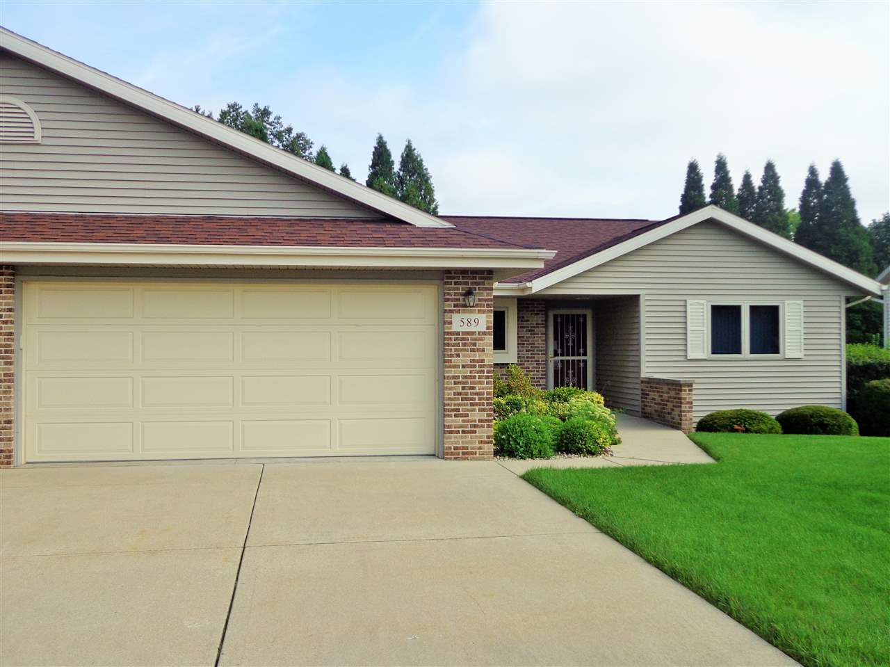 589 E Berkshire Ct, Beloit, WI 53511 photo 1
