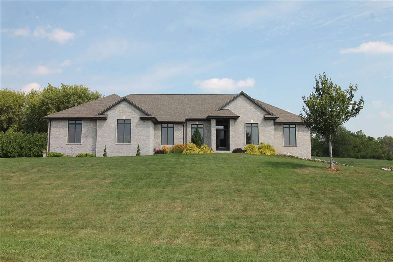5441 E Clayshire Dr, Milton, WI 53563 photo 1