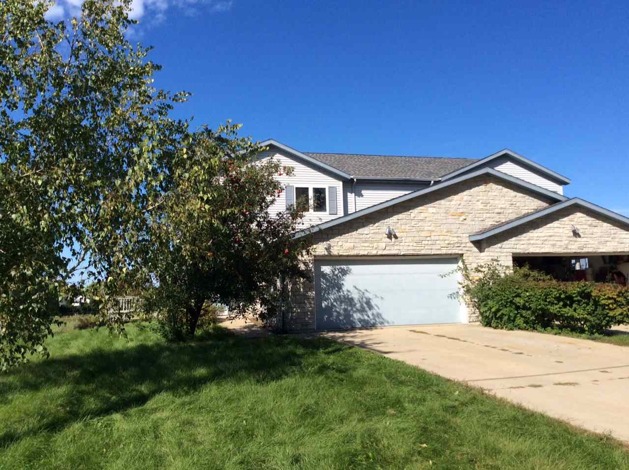816 E Holum St, De Forest, WI 53532 photo 1