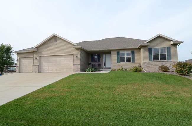 915 Eagle Ln, Poynette, WI 53955 photo 1