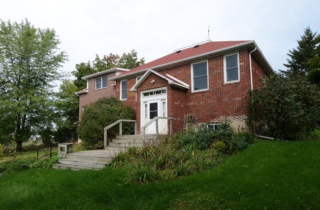2463 Weier Rd, Dodgeville, WI 53533 photo 1