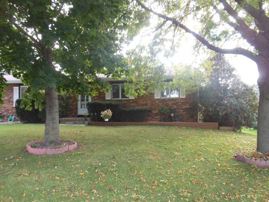 617 Maple Dr, Mount Horeb, WI 53572 photo 1