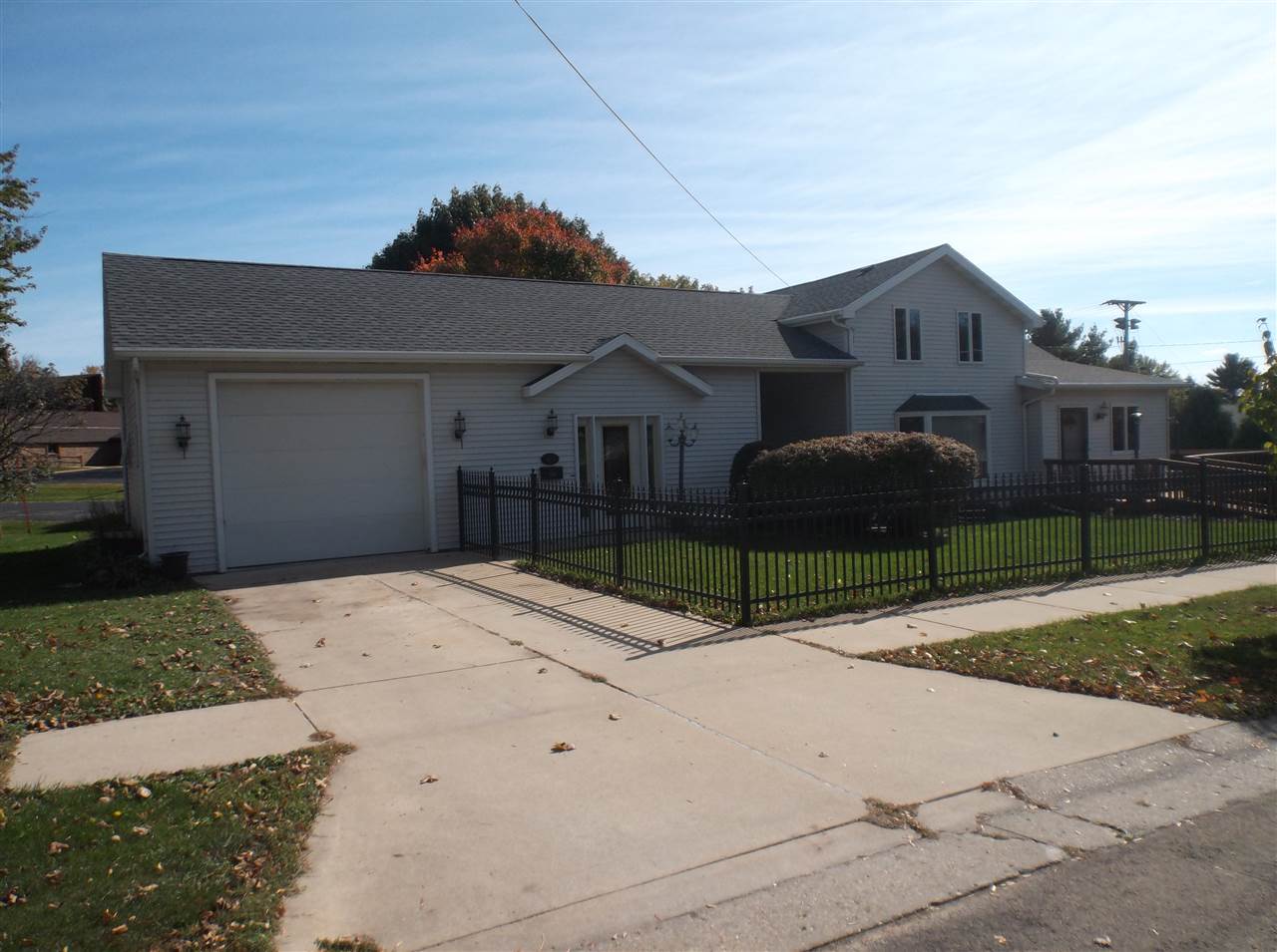 422 26th Ave, Monroe, WI 53566 photo 1