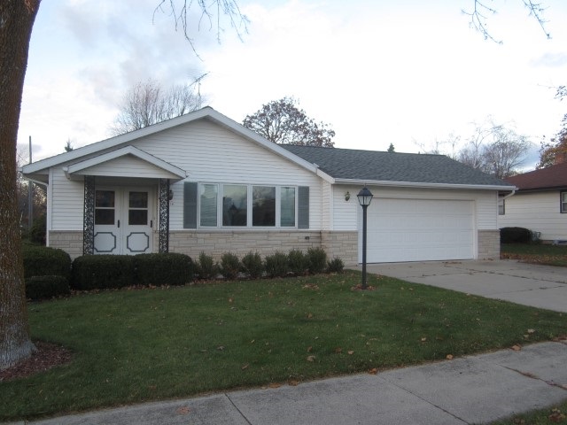 414 E Brooklyn St, Chilton, WI 53014 photo 1