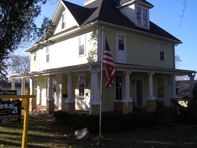 400 W Main St, Mount Horeb, WI 53572 photo 1