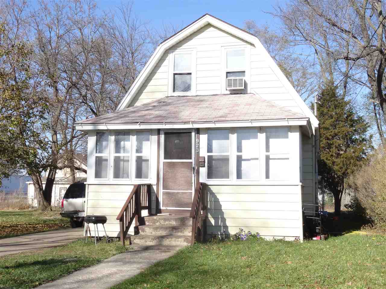 923 Randall St, Beloit, WI 53511 photo 1