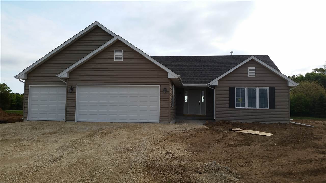 3735 Golden Eagle Dr, Beloit, WI 53511 photo 1