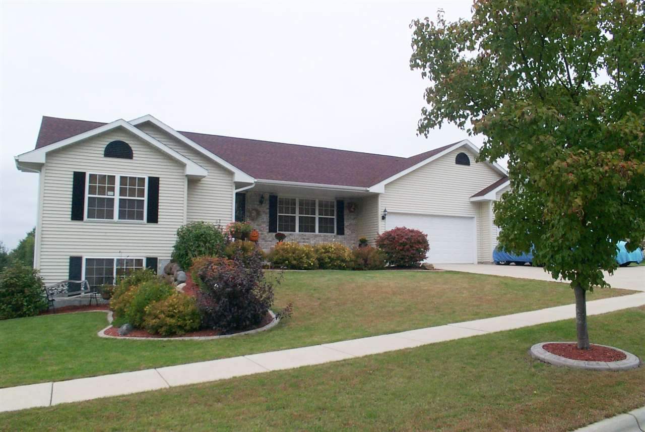 720 Links Dr, Poynette, WI 53955 photo 1