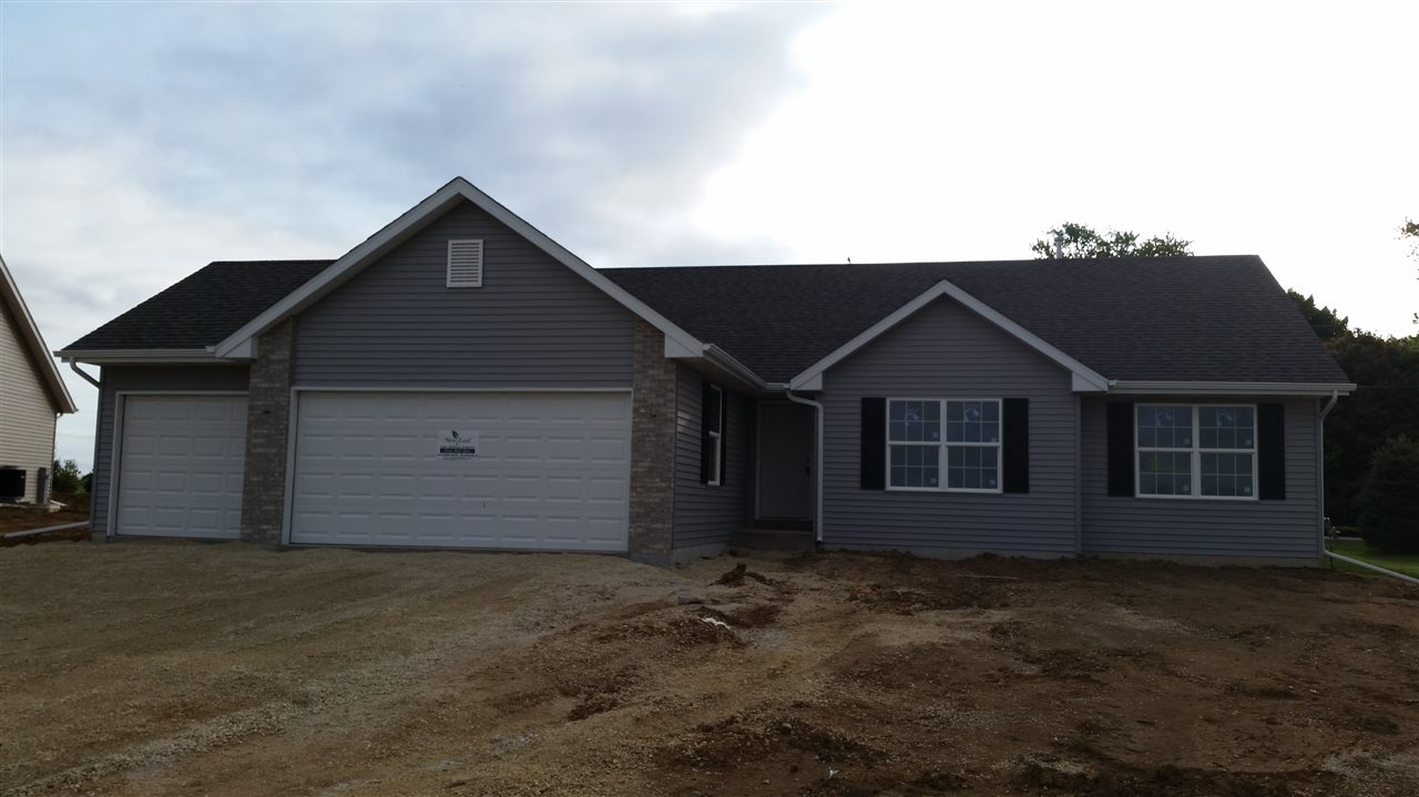 3745 Golden Eagle Dr, Beloit, WI 53511 photo 1