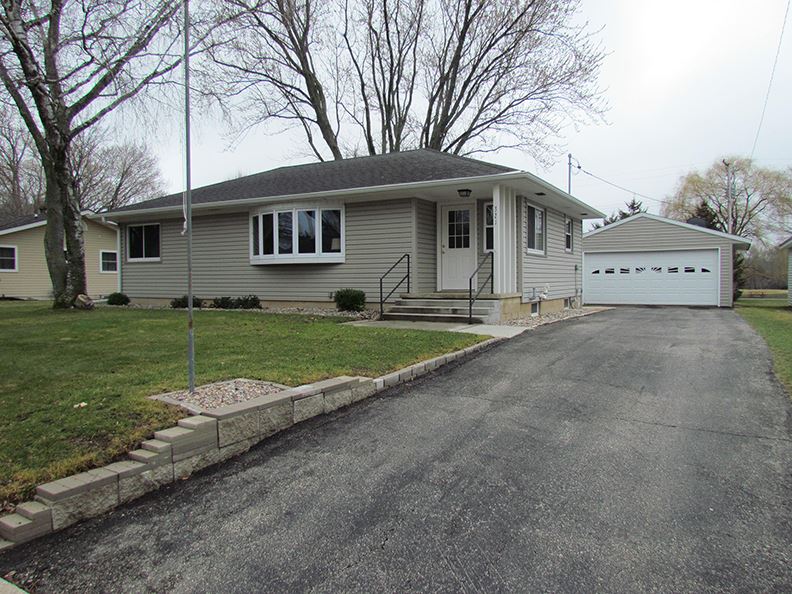 321 Kane St, Fall River, WI 53932 photo 1