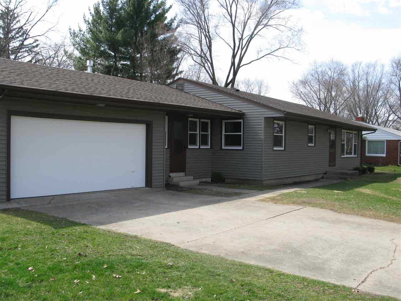 840 E Club Ln, Beloit, WI 53511 photo 1