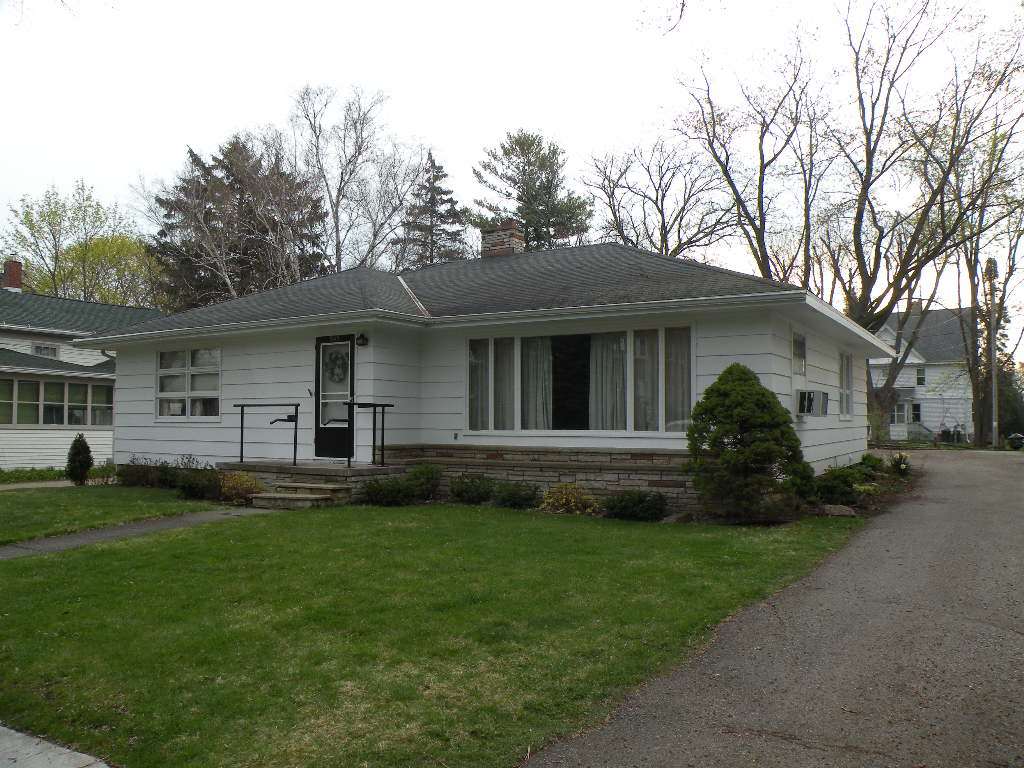 565 Watson St, Ripon, WI 54971 photo 1