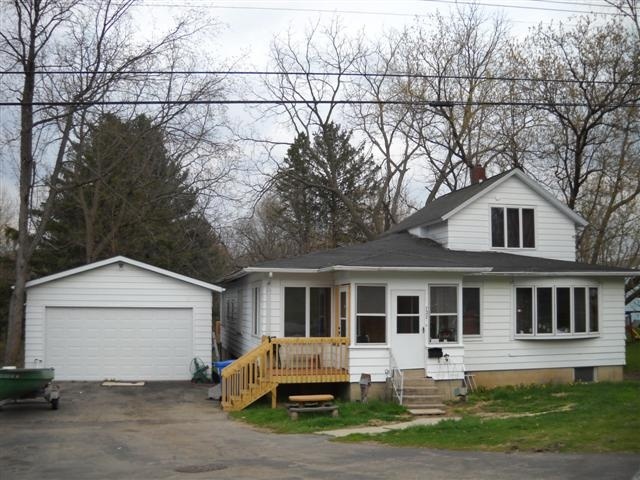 727 Walnut St, Baraboo, WI 53913 photo 1
