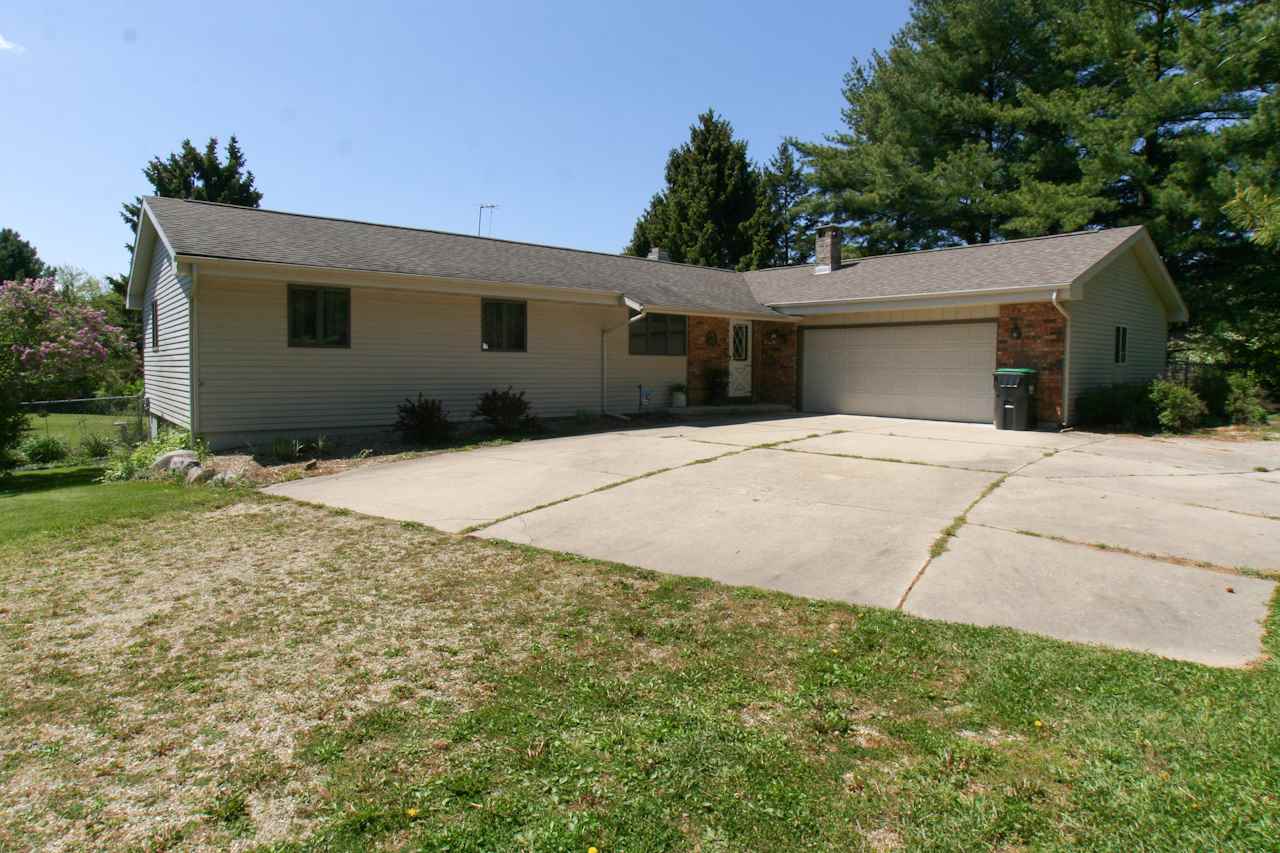 2520 E Pleasant Rd, Milton, WI 53563 photo 1