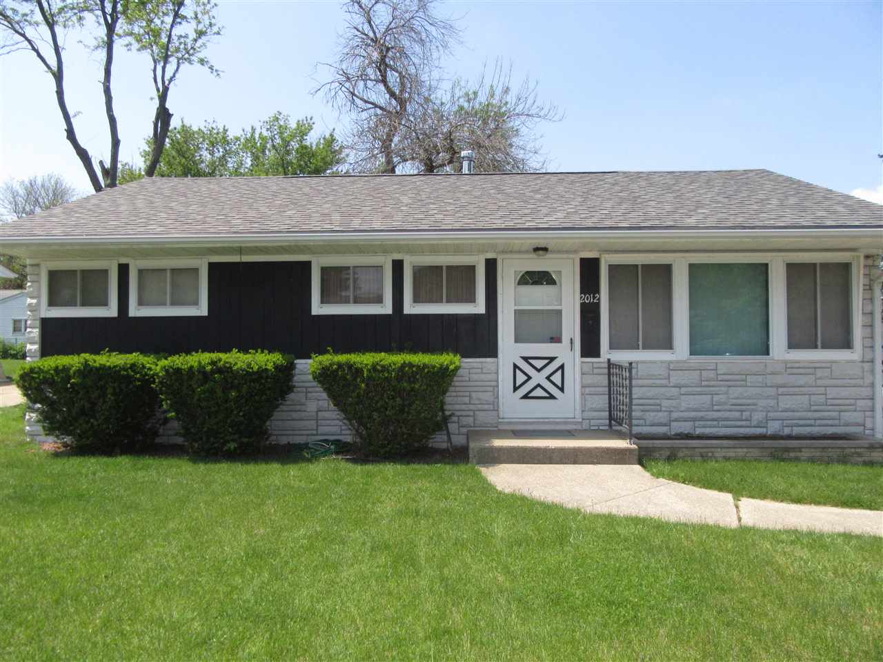2012 Greenview Dr, Beloit, WI 53511 photo 1