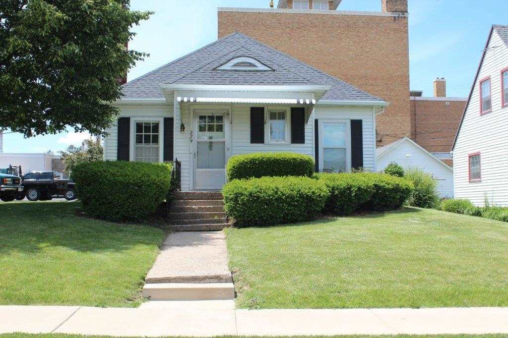 229 S Monroe St, Lancaster, WI 53813 photo 1