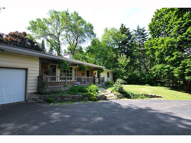 1418 E Skyline Dr, Madison, WI 53705 photo 1