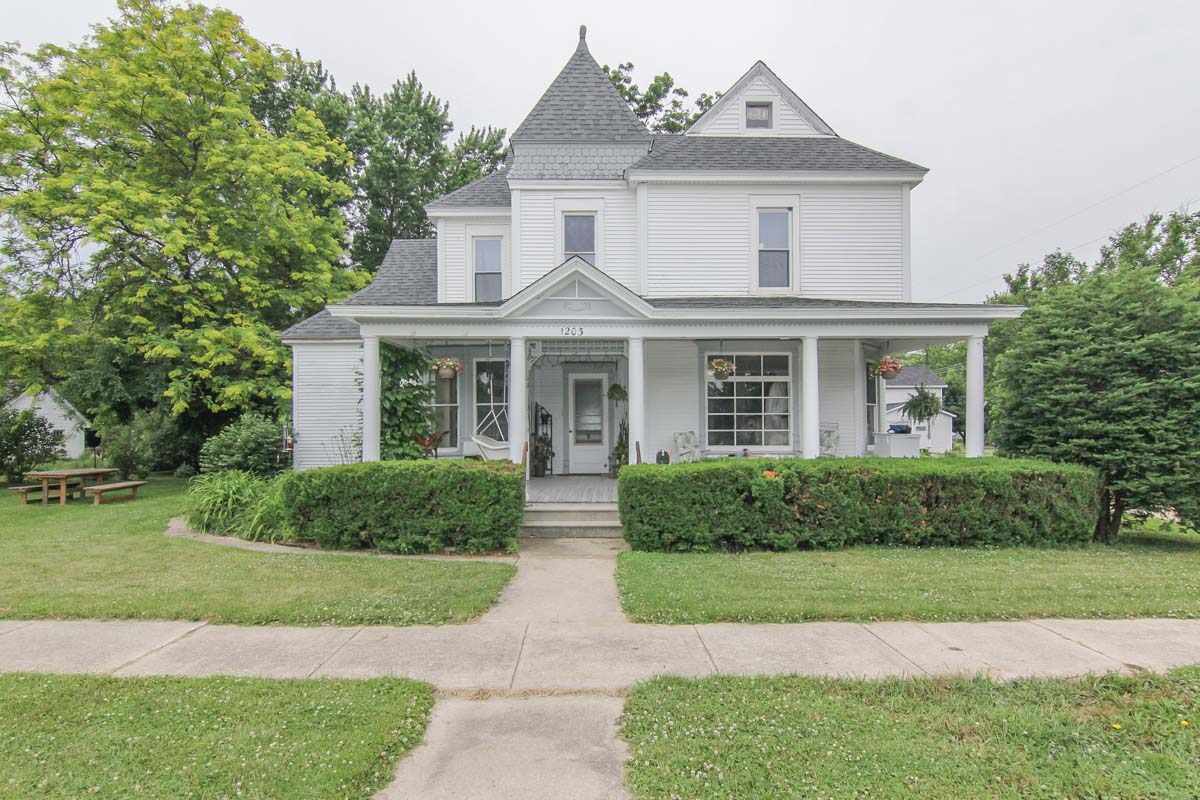 1203 E 3rd Ave, Brodhead, WI 53520 photo 1