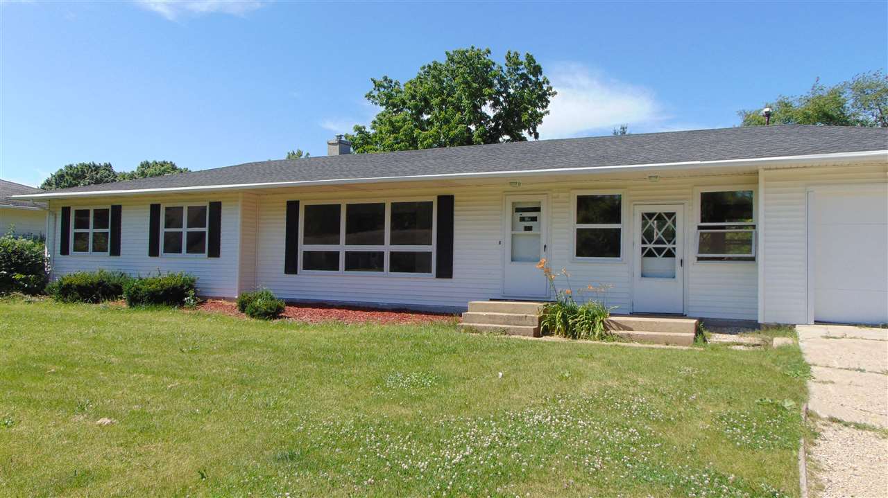 627 W Crist Rd, Beloit, WI 53511 photo 1