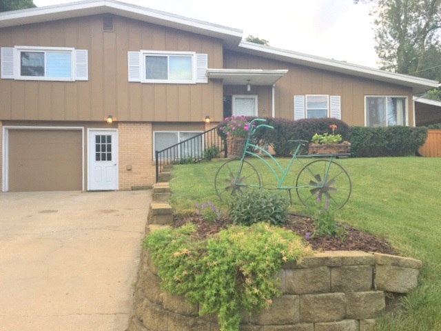 205 Crestview Dr, Madison, WI 53716 photo 1
