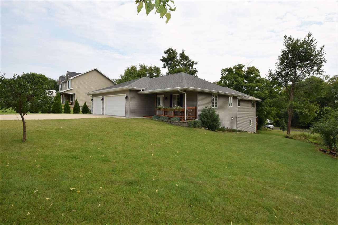 2103 S Shore Dr, Beloit, WI 53511 photo 1