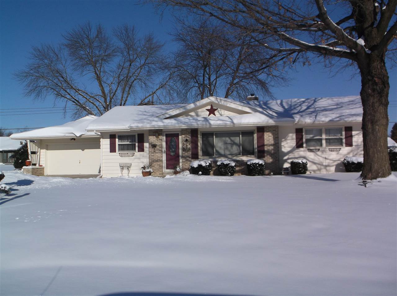 733 E Lilac Rd, Beloit, WI 53511 photo 1