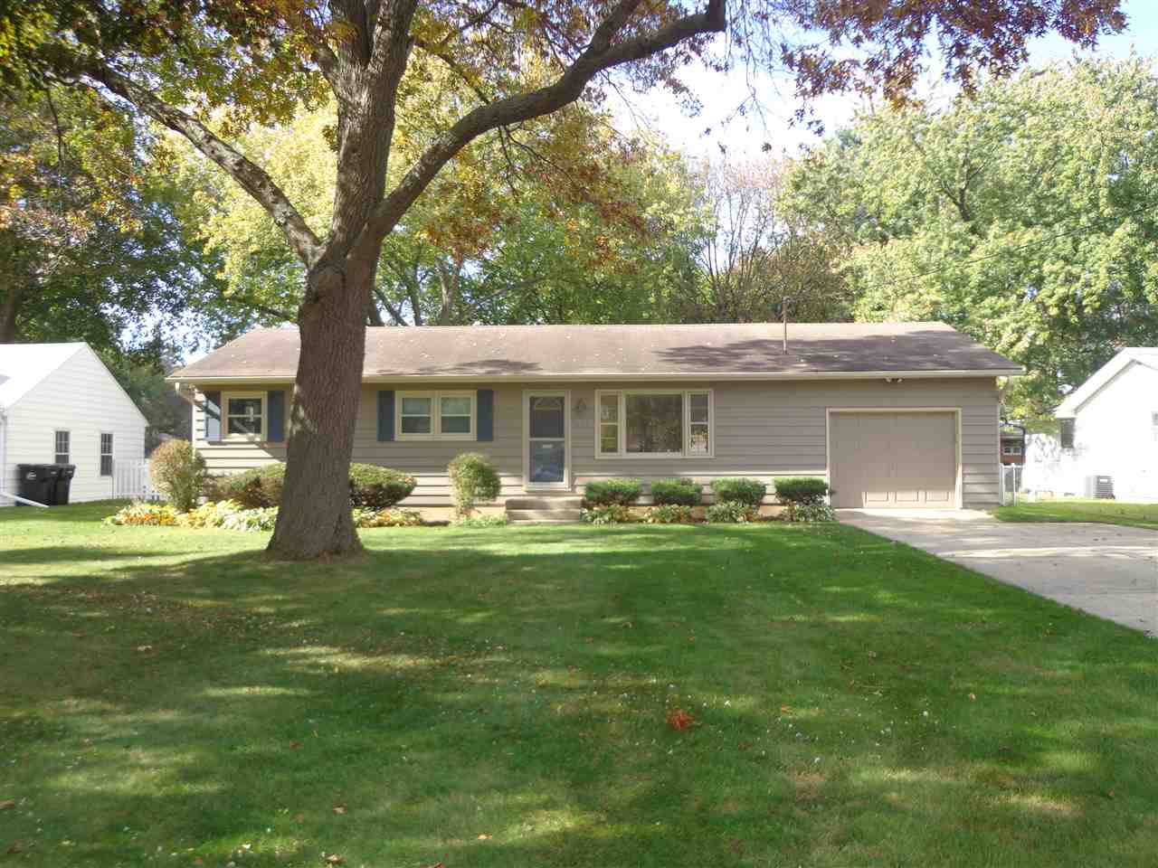 1944 Arrowhead Dr, Beloit, WI 53511 photo 1