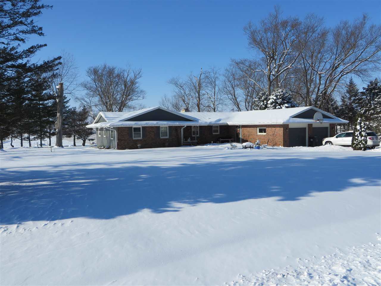 2400 S Clover Ln, Beloit, WI 53511 photo 1