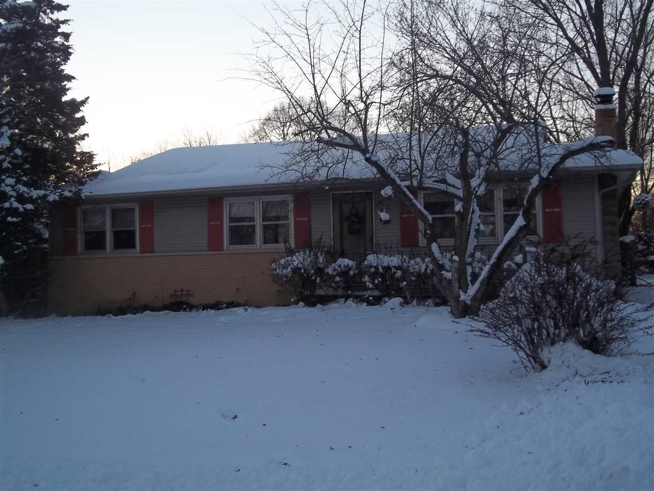 2002 Linway Dr, Beloit, WI 53511 photo 1
